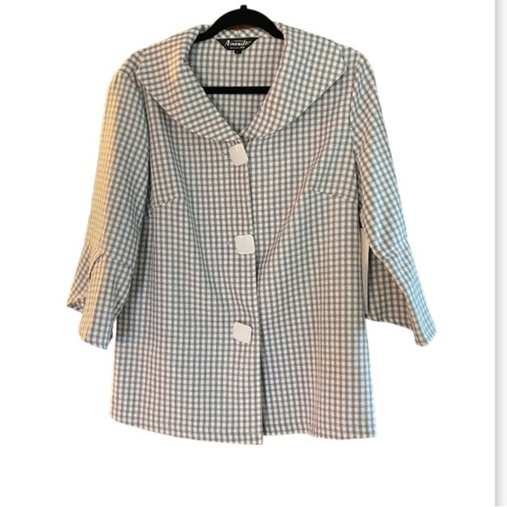 Amanda three-quarter length sleeve jacket. Size large  gray and‎ white checked